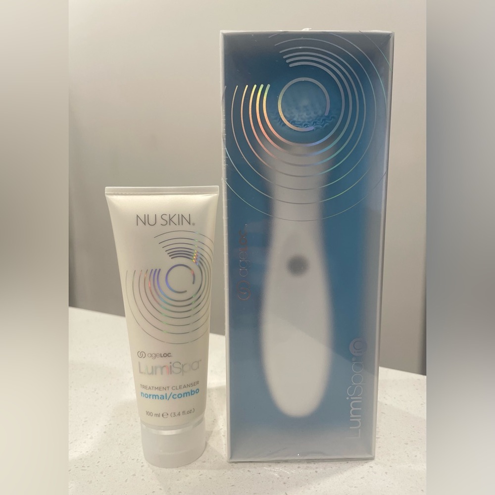 New Lumispa iO w/ a Choice of cleansers Blue